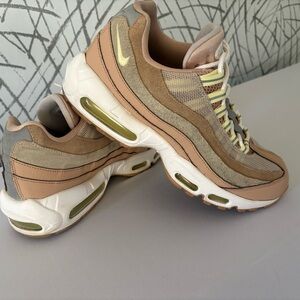 Nike Women's Sneakers in Tan, Cream, and Gray